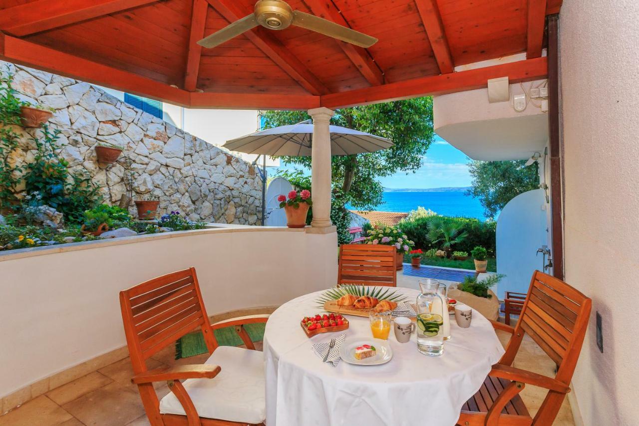 Holiday home Lola, sea on a palm! HEATED POOL Trogir Exterior foto