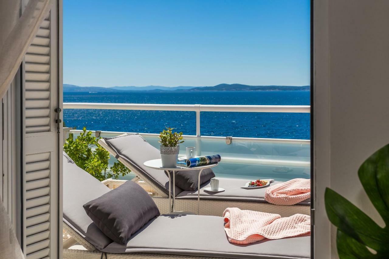 Holiday home Lola, sea on a palm! HEATED POOL Trogir Exterior foto