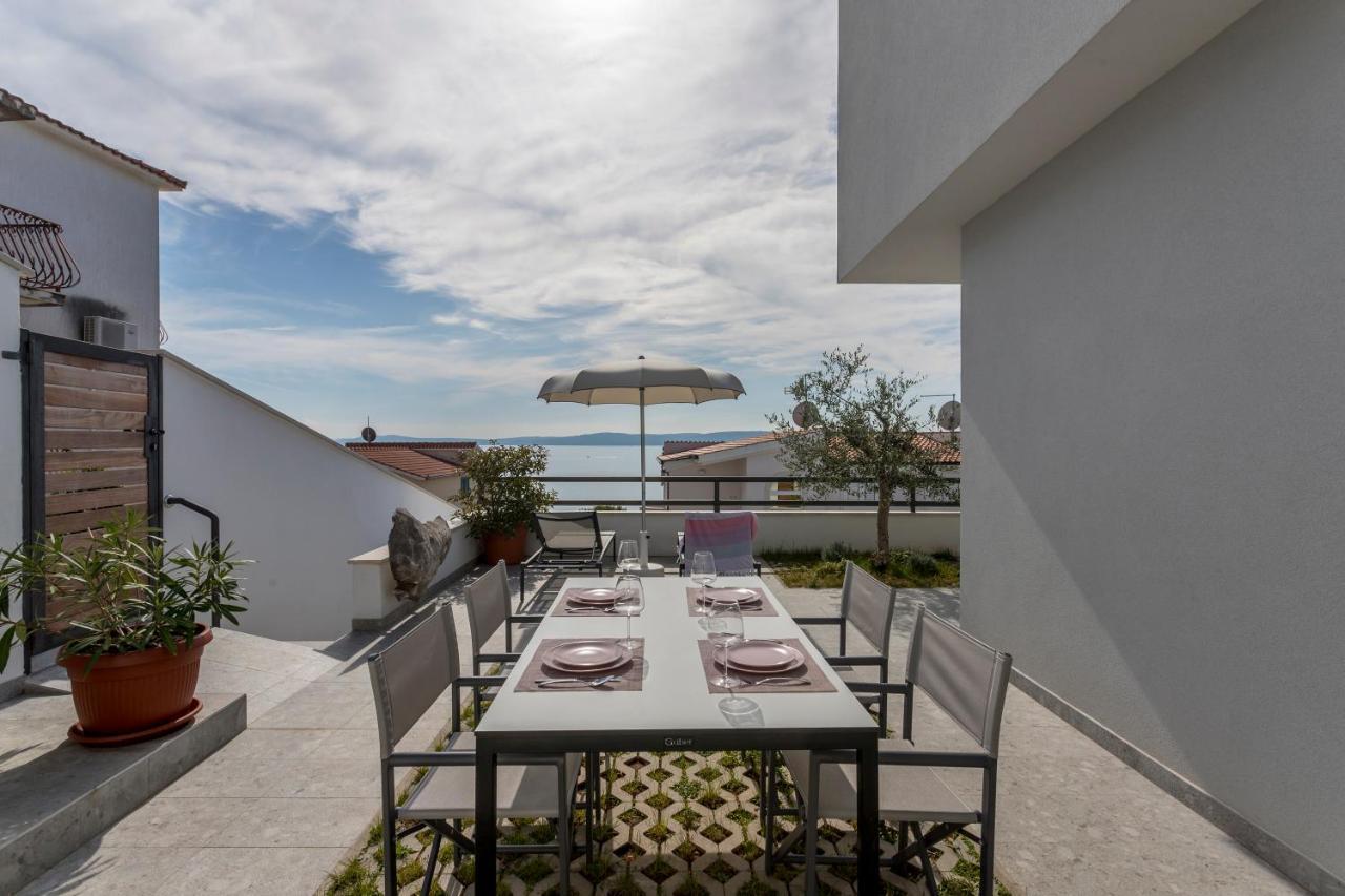 Holiday home Lola, sea on a palm! HEATED POOL Trogir Exterior foto