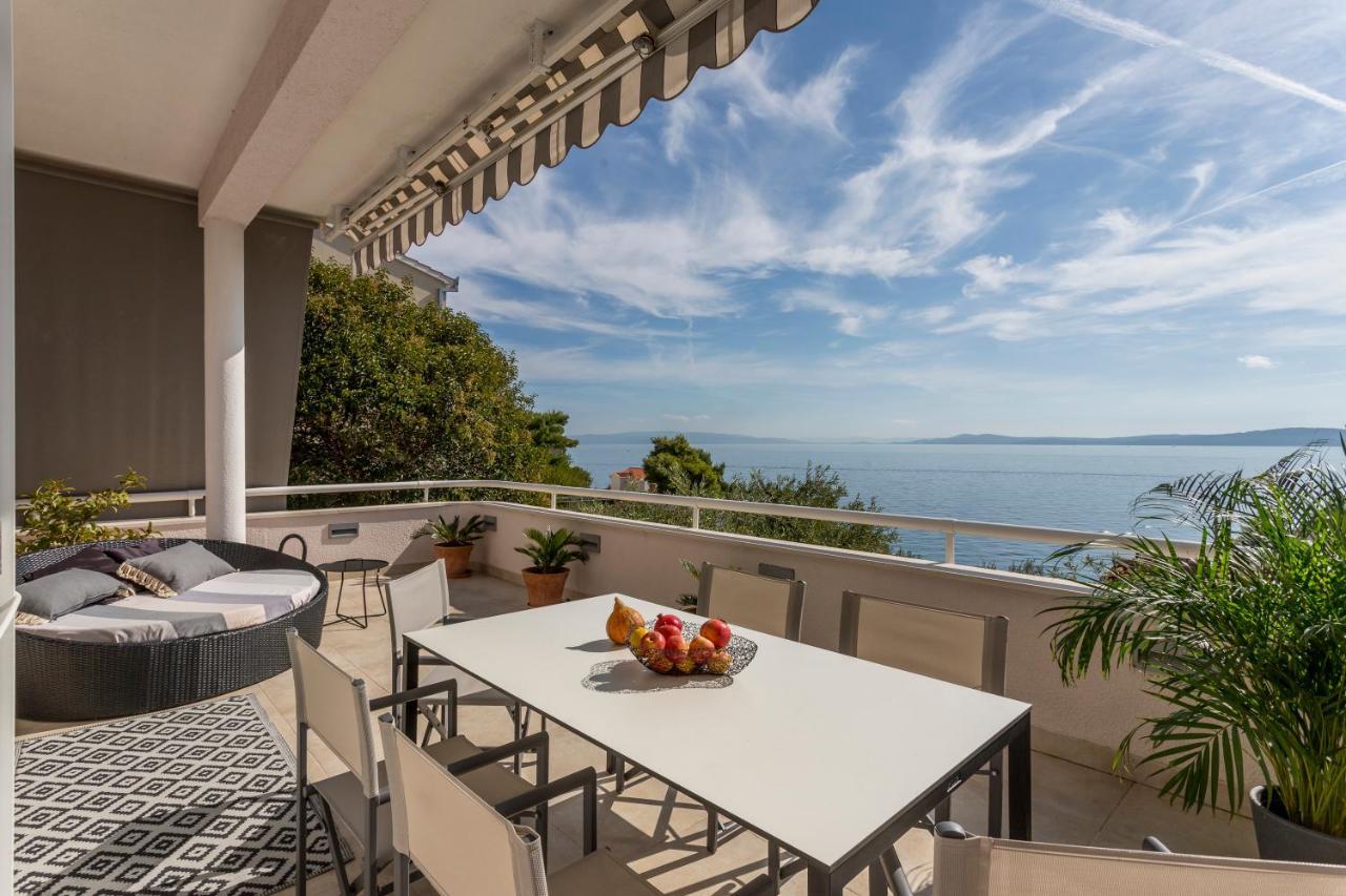Holiday home Lola, sea on a palm! HEATED POOL Trogir Exterior foto