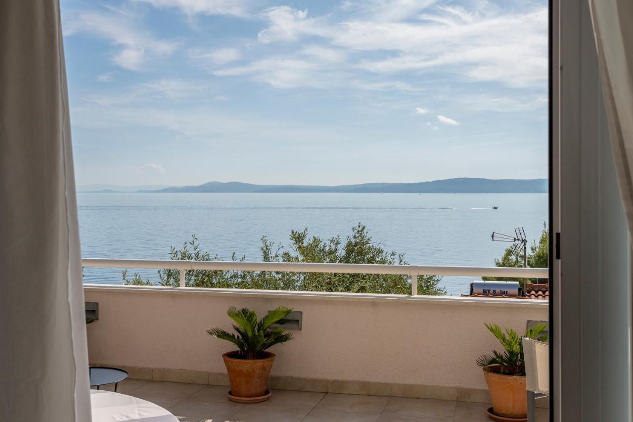 Holiday home Lola, sea on a palm! HEATED POOL Trogir Exterior foto