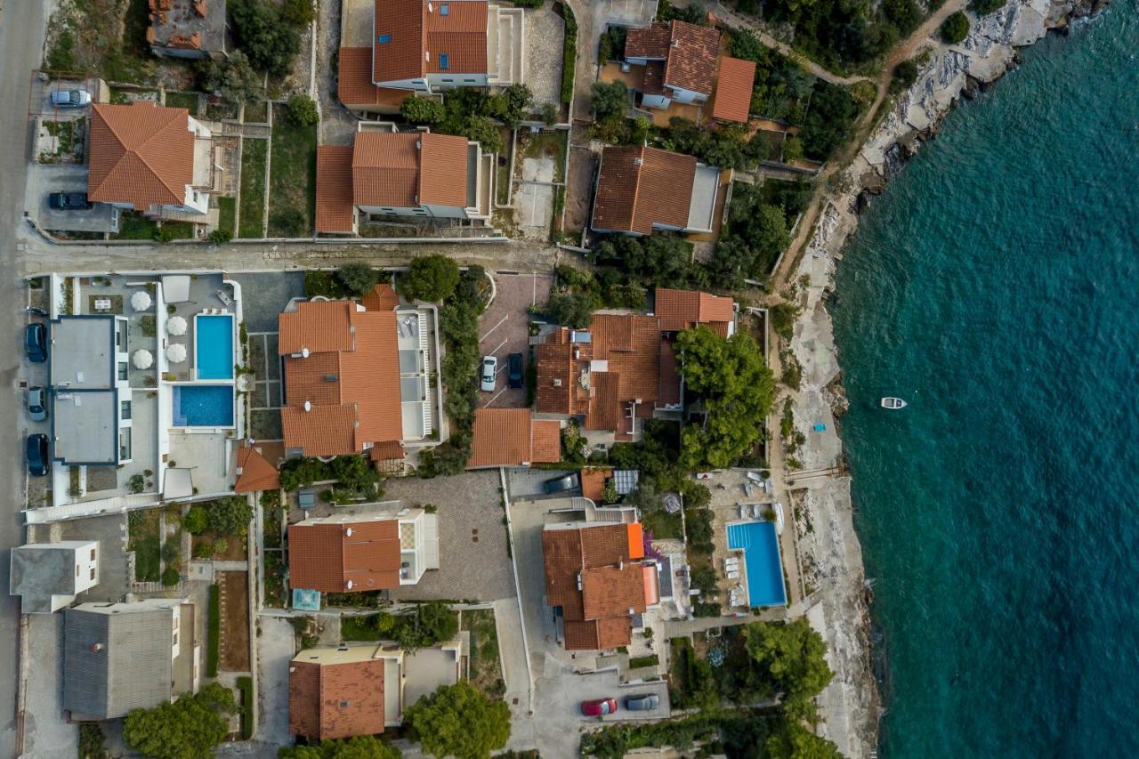 Holiday home Lola, sea on a palm! HEATED POOL Trogir Exterior foto